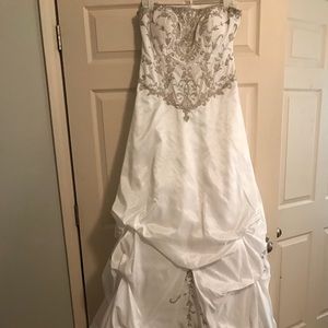 Strapless wedding dress